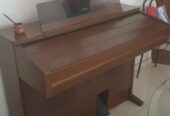 Yamaha ME 300 Organ Keyboard