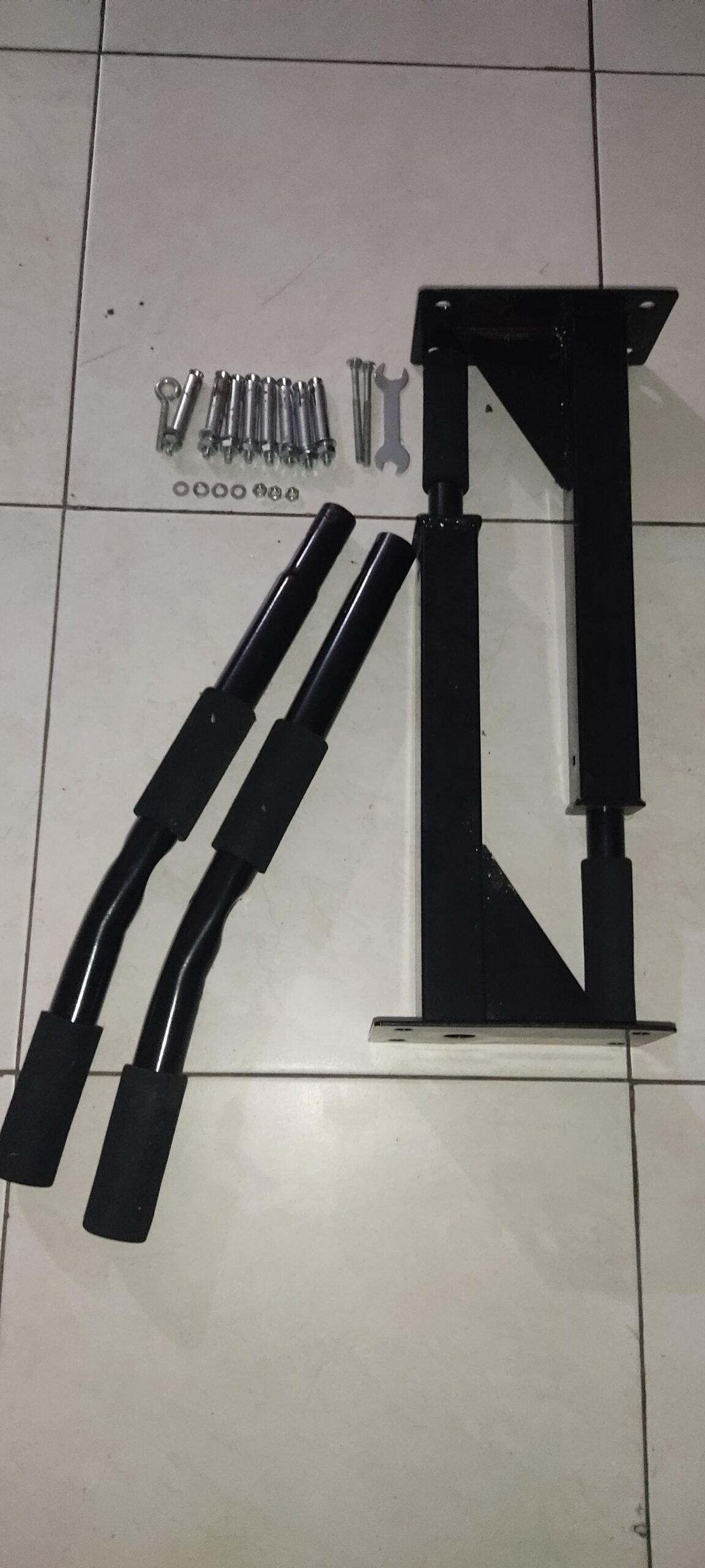 Wall Mount Pull Up Bar